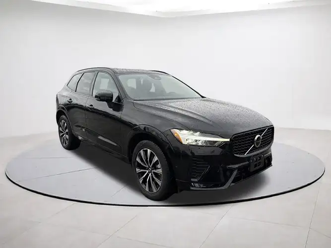 2025 Volvo XC60 Plus's photo