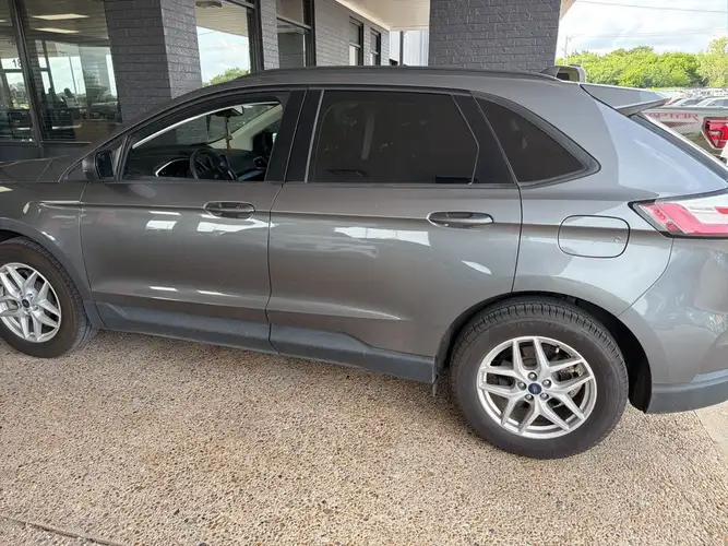 2021 Ford Edge SE's photo