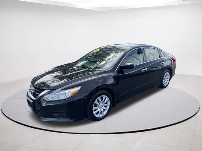 Used 2017 Nissan Altima S with VIN 1N4AL3AP5HC247667 for sale in White River Junction, VT