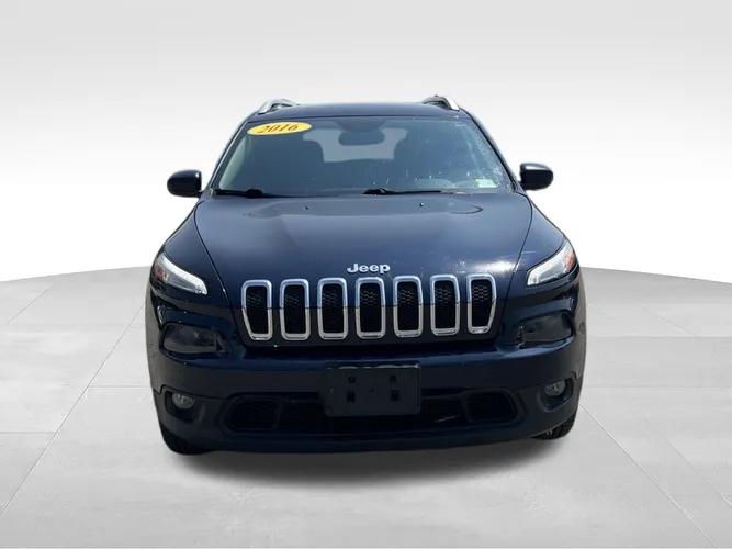 Used 2016 Jeep Cherokee Latitude with VIN 1C4PJMCS2GW111284 for sale in Rutland, VT