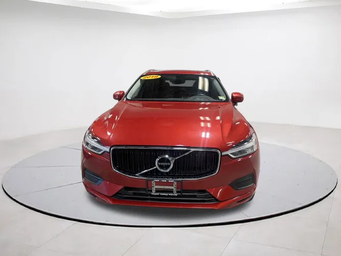 Used 2019 Volvo XC60 Momentum with VIN LYV102RK9KB186907 for sale in Hartford, VT