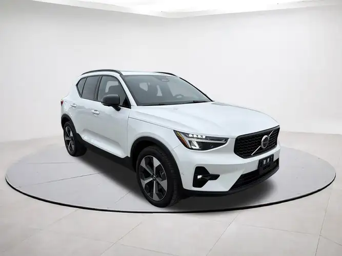 2025 Volvo XC40 Plus's photo