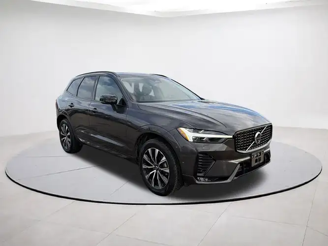 2025 Volvo XC60 Plus's photo