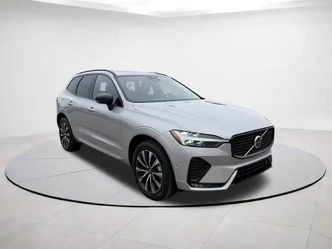 2025 Volvo XC60 Plus's photo