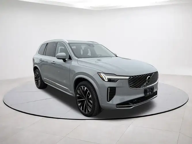 2025 Volvo XC90 Plus's photo