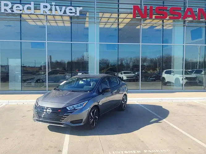 2025 Nissan Versa Sedan SR's photo