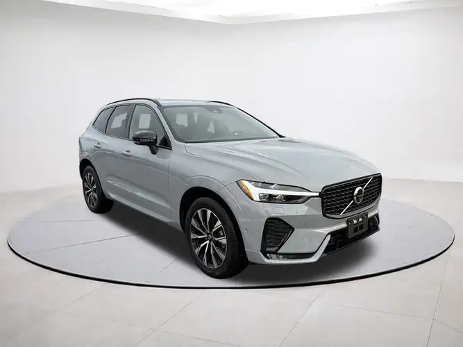 2025 Volvo XC60 Plus's photo