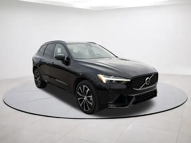 2025 Volvo XC60 Plus's photo