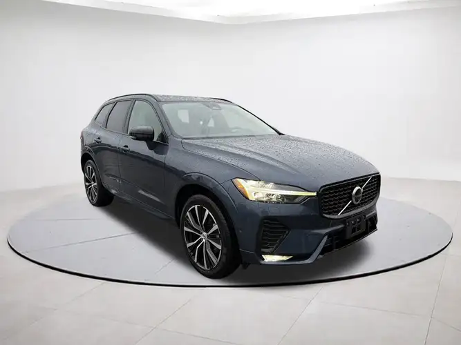 2025 Volvo XC60 Plus's photo