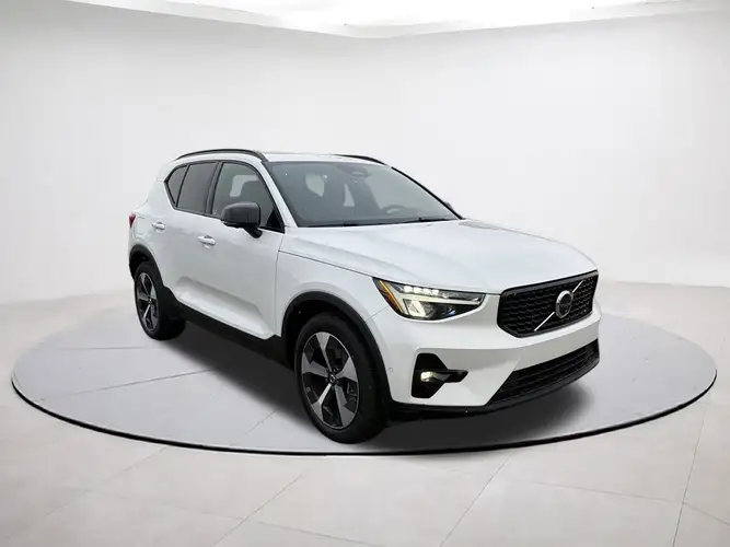 2025 Volvo XC40 Plus's photo