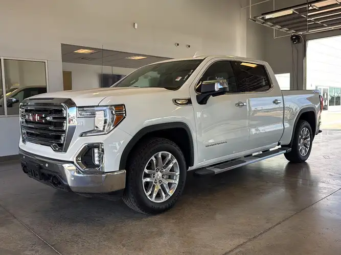 2022 GMC Sierra SLT's photo