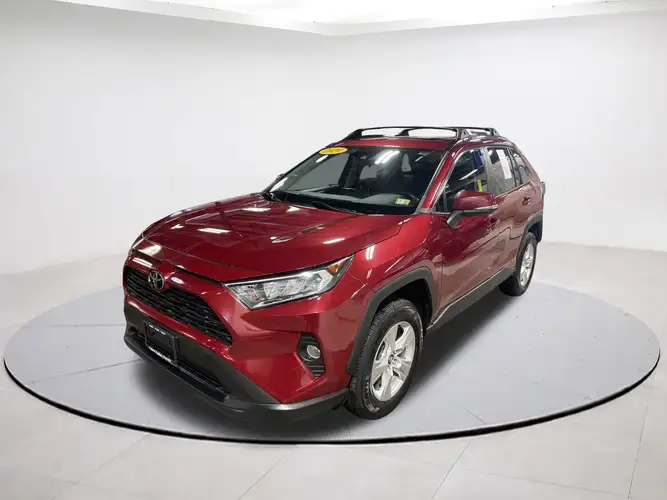 2020 Toyota RAV4 XLE's photo