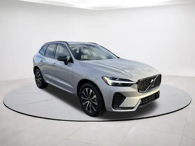 2025 Volvo XC60 Plus's photo