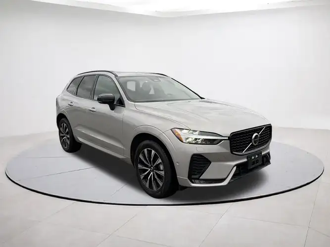 2025 Volvo XC60 Plus's photo