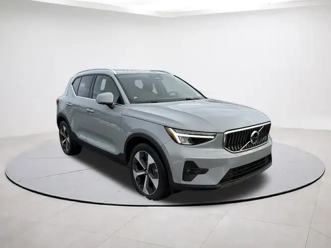 2025 Volvo XC40 Plus's photo
