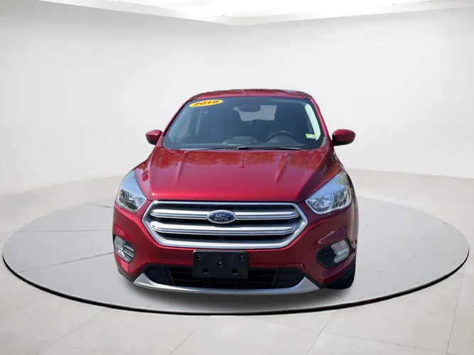 Used 2019 Ford Escape SE with VIN 1FMCU9GDXKUA27924 for sale in Hartford, VT