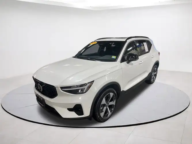 2025 Volvo XC40 Plus's photo