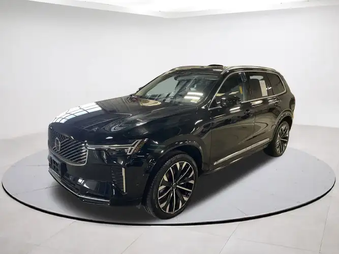 2025 Volvo XC90 Plus's photo
