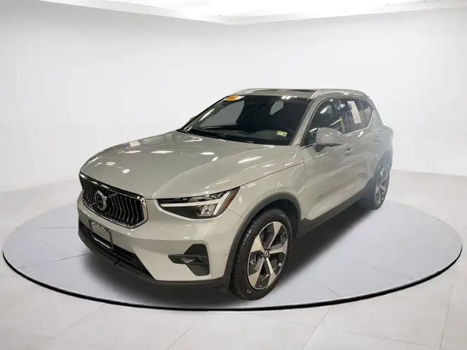 2025 Volvo XC40 Plus's photo