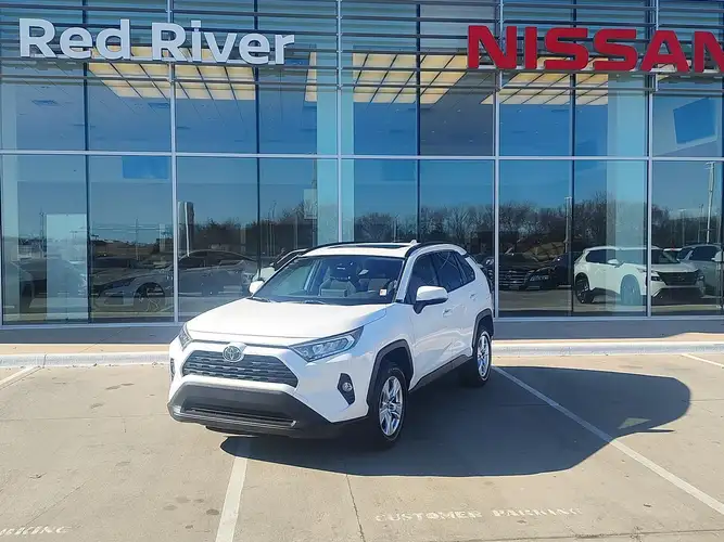 2019 Toyota RAV4 XLE's photo