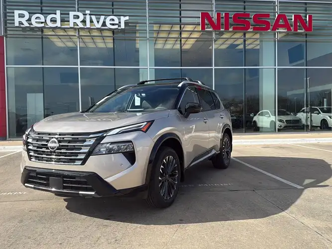 2026 Nissan Rogue Platinum's photo