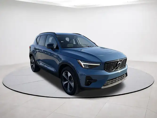 2025 Volvo XC40 Plus's photo