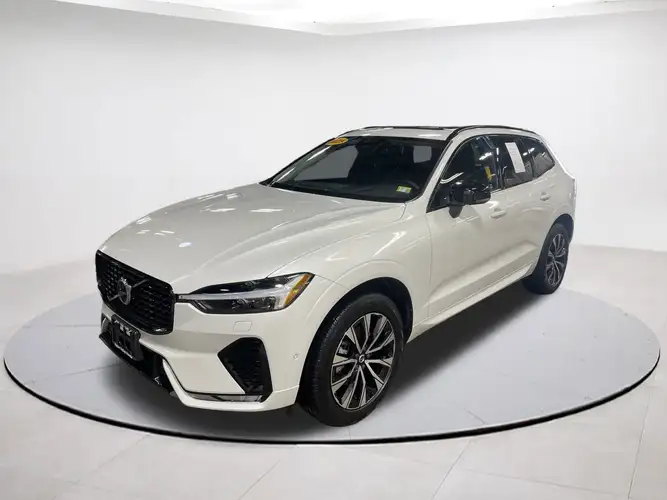 2025 Volvo XC60 Plus's photo