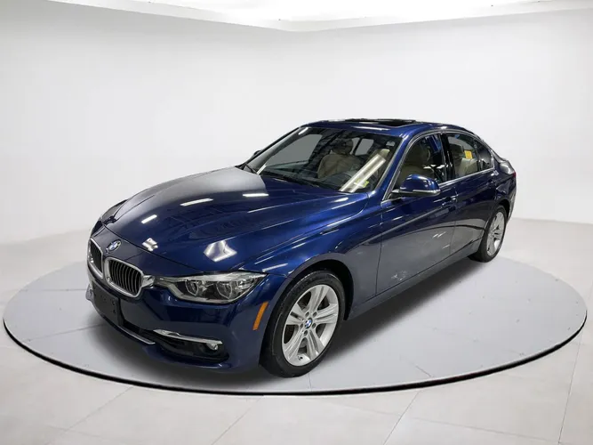 2018 BMW 3 Series 330i's photo