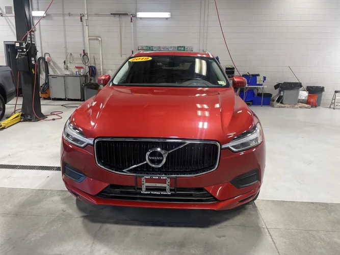 Used 2019 Volvo XC60 Momentum with VIN LYV102RK9KB186907 for sale in Hartford, VT