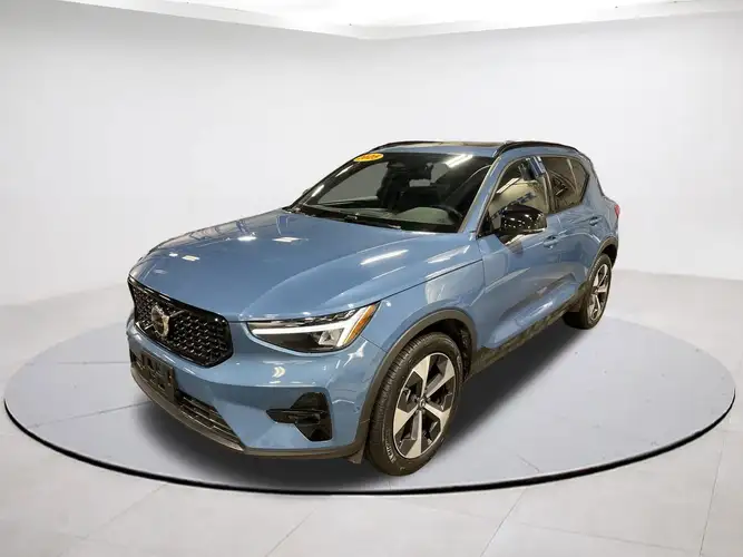 2025 Volvo XC40 Plus's photo