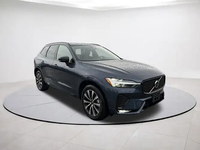 2025 Volvo XC60 Plus's photo