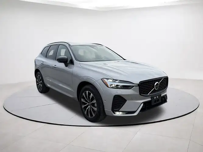 2025 Volvo XC60 Plus's photo
