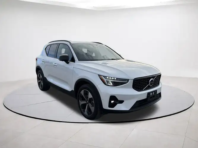 2025 Volvo XC40 Plus's photo