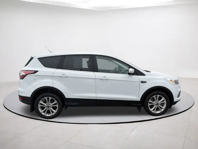 Used 2017 Ford Escape SE with VIN 1FMCU9G92HUE81945 for sale in Rutland, VT