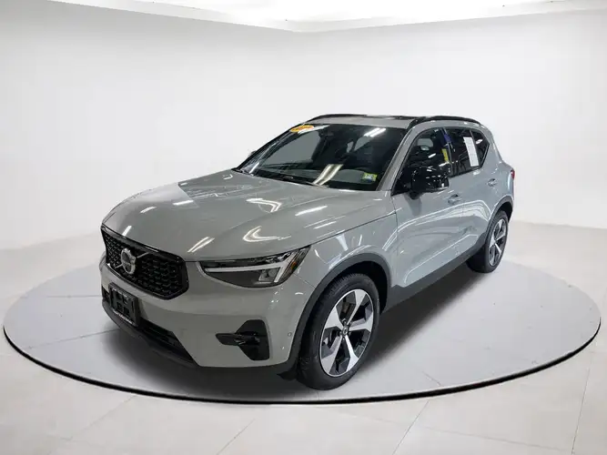 2025 Volvo XC40 Plus's photo