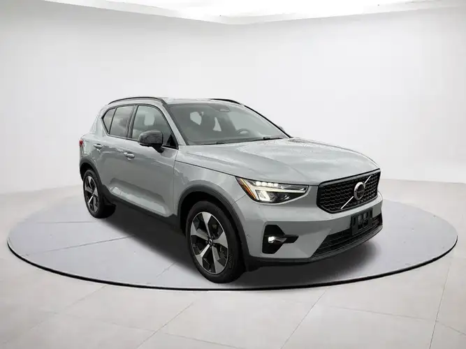 2025 Volvo XC40 Plus's photo