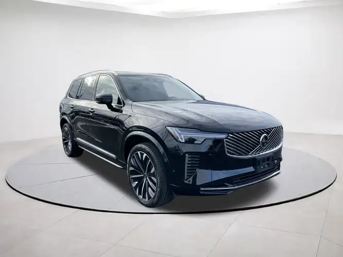 2025 Volvo XC90 Plus's photo